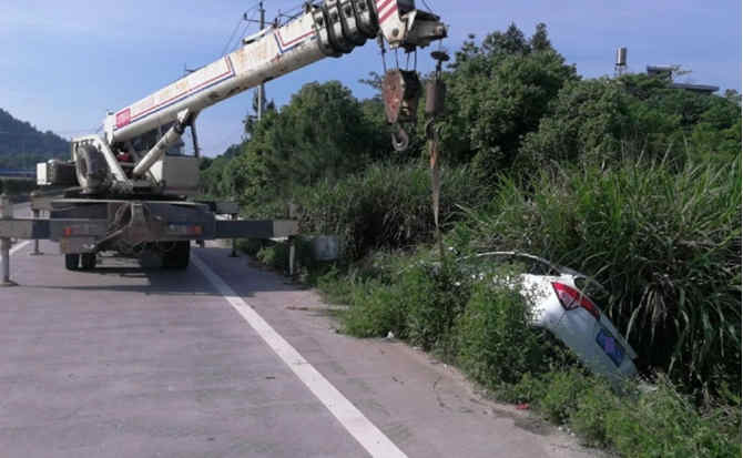 东兴重载吊车救援 东兴重载吊车救援